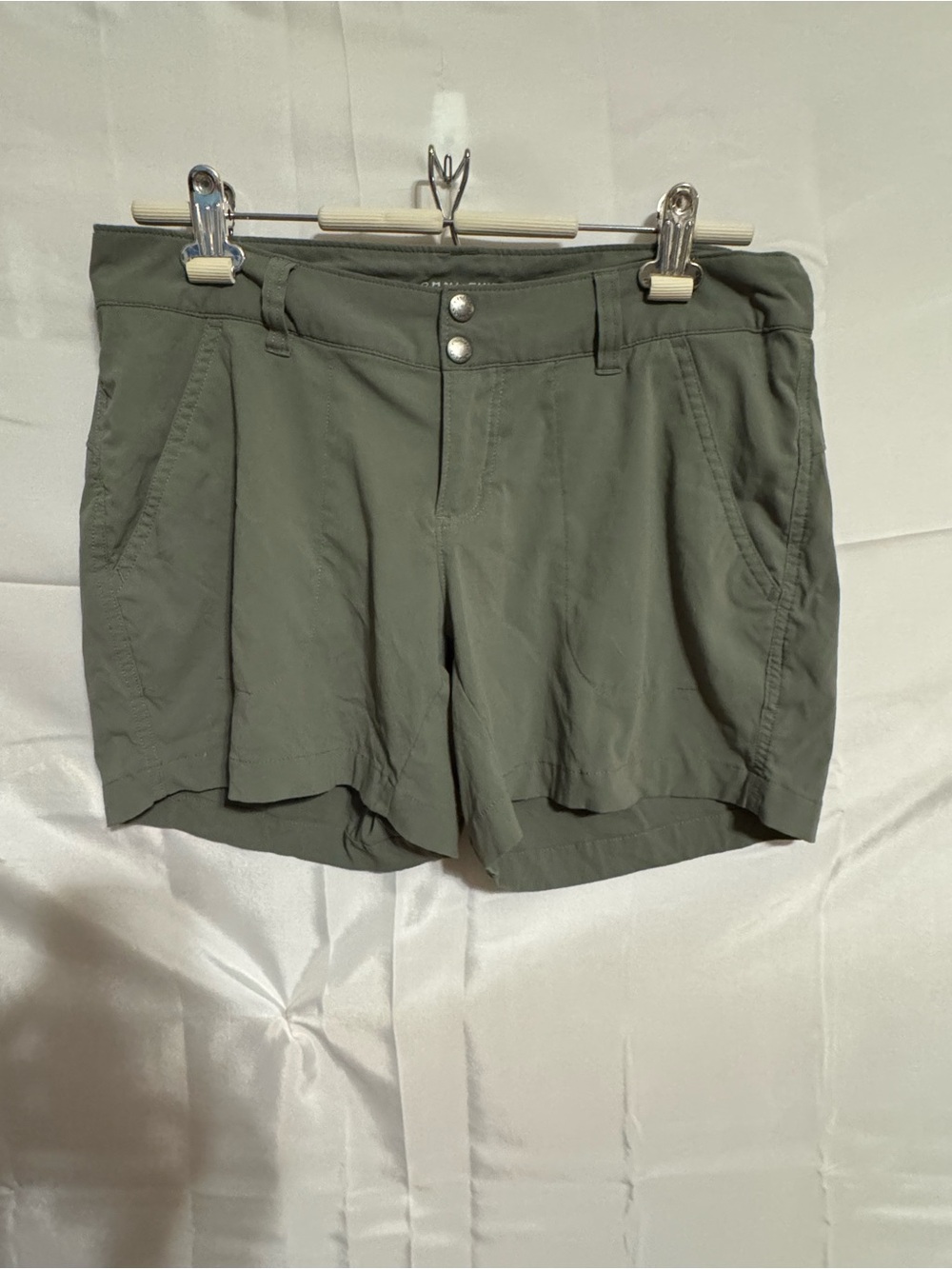 Columbia Olive Green High-Waist Casual Shorts